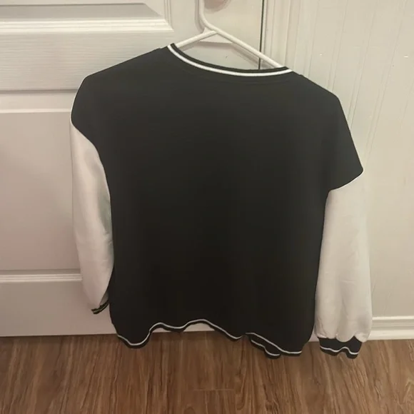 Sweater - Picture 4 of 4